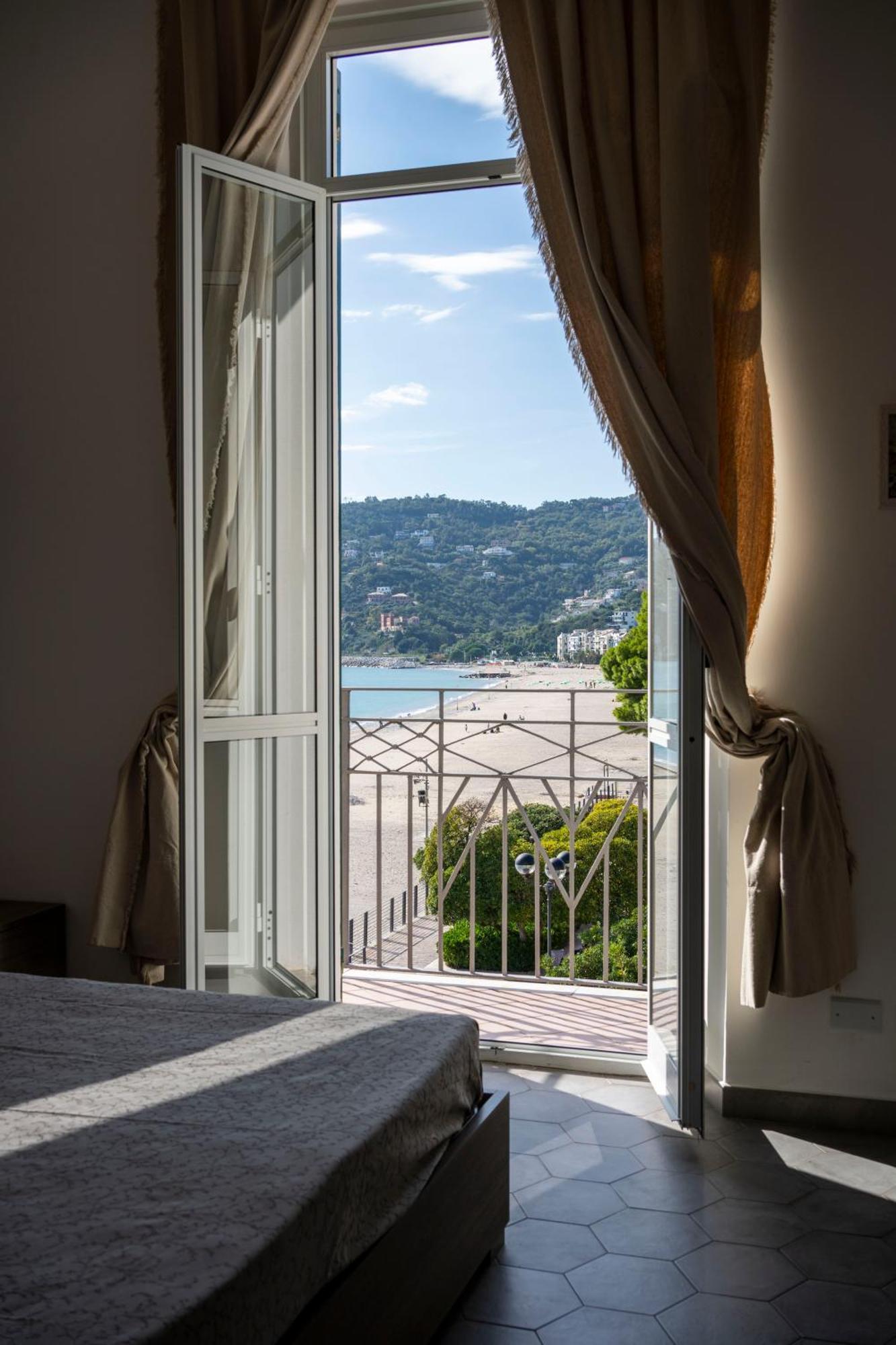 Hotel Miramare スポトルノ エクステリア 写真
