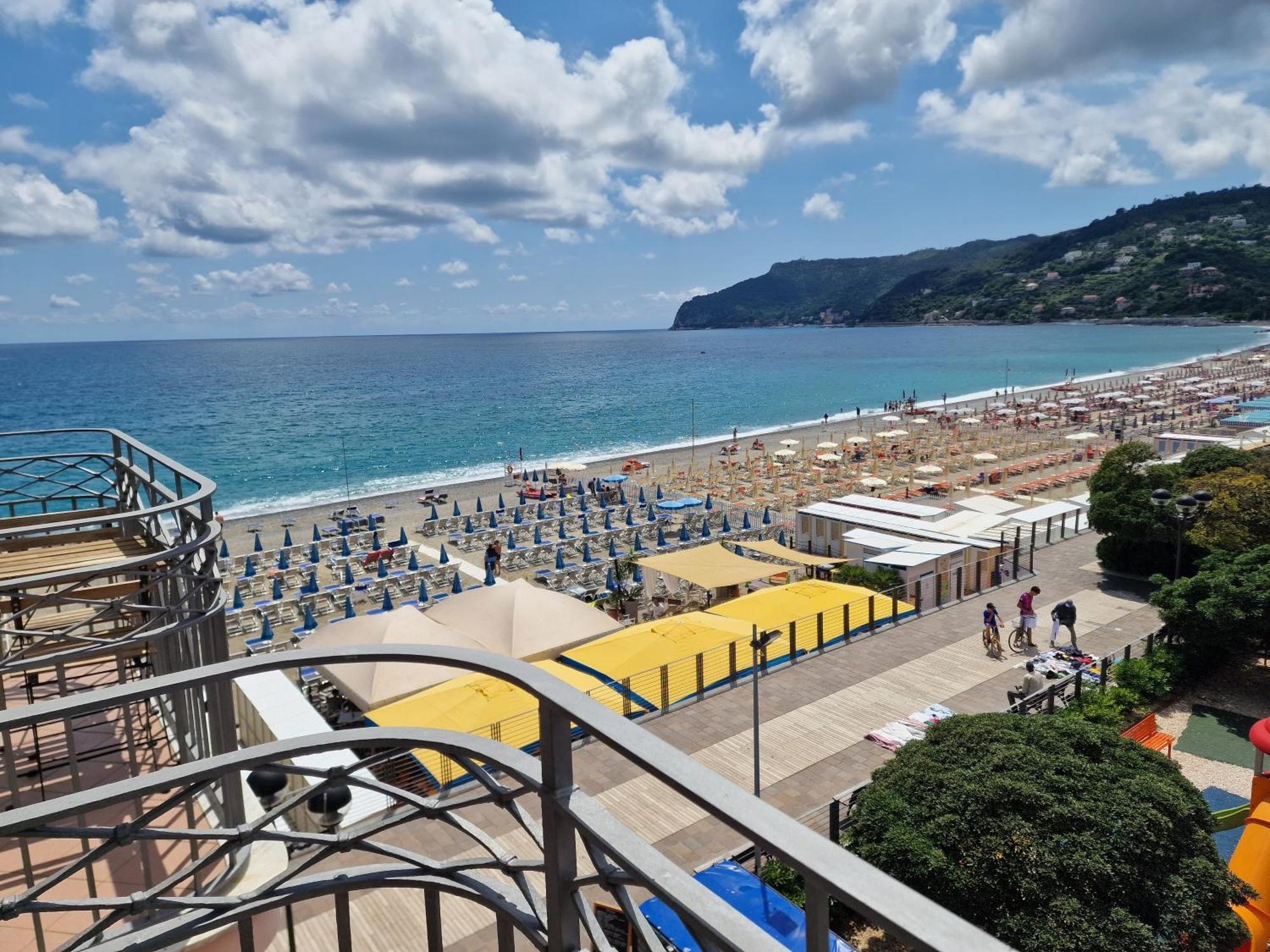 Hotel Miramare スポトルノ エクステリア 写真